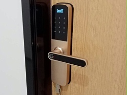 智能能门锁的指纹/密码/卡开门验证成功，门无法开怎么办？